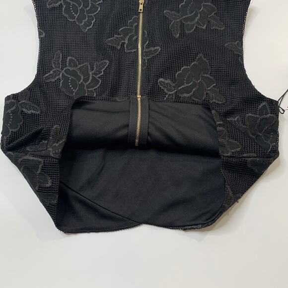 Ali & Jay Top Womens M Medium Embroidered Floral Jewel Neck Back Zip Cropped - Picture 8 of 11